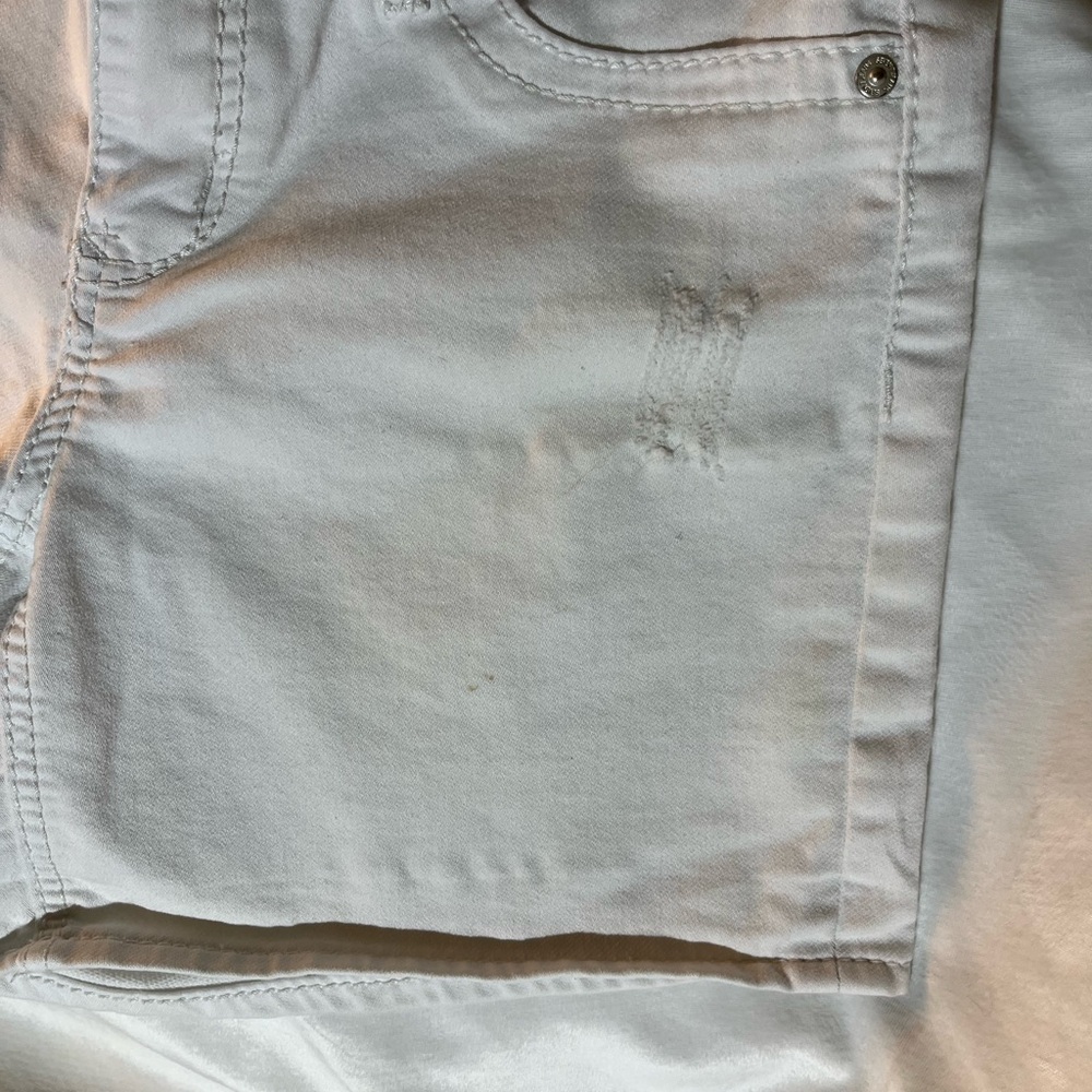 Seven7 White Distressed Denim Shorts - Picture 4 of 8